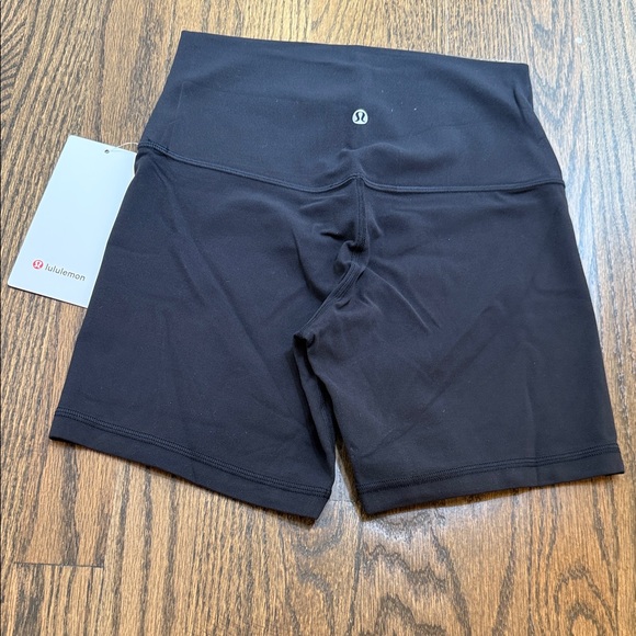 NWT women’s Lululemon Align 6” bike short size 6 - Picture 4 of 5